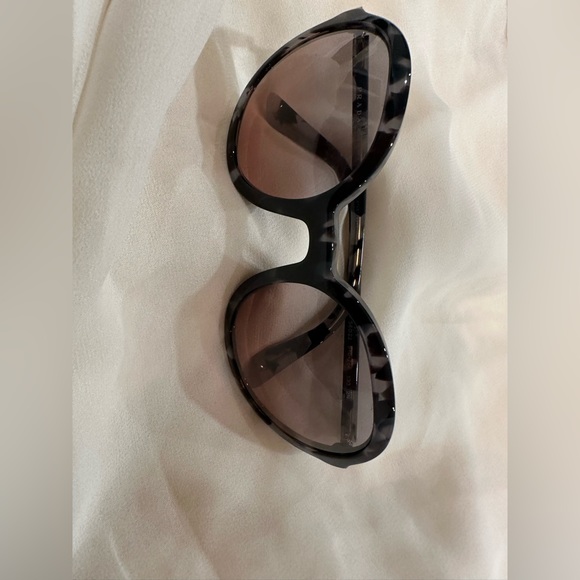 Prada sunglasses excellent condition no scratches - Picture 5 of 12